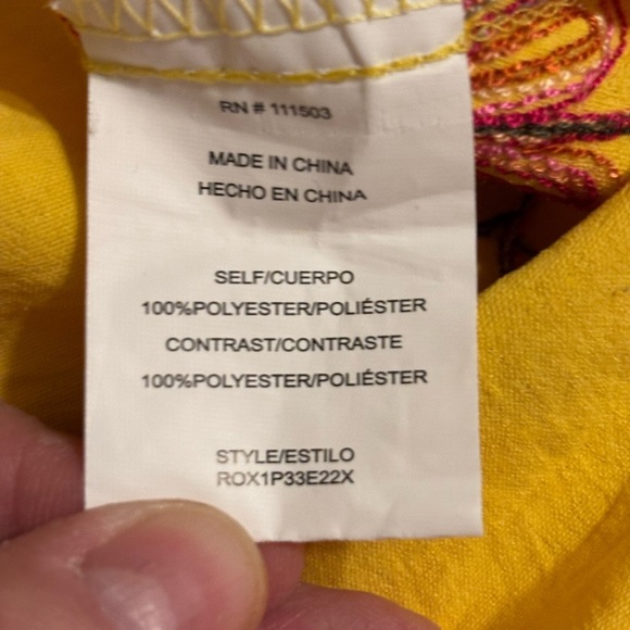 🌼 Fig and Flower Yellow Embroidered Blouse
Size 1X — Button Front - Picture 3 of 8